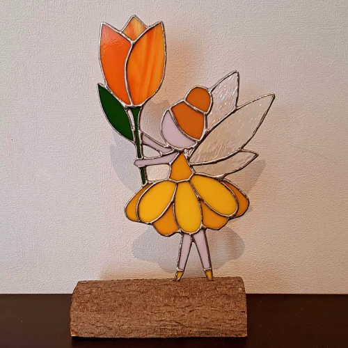 Elfje met tulp